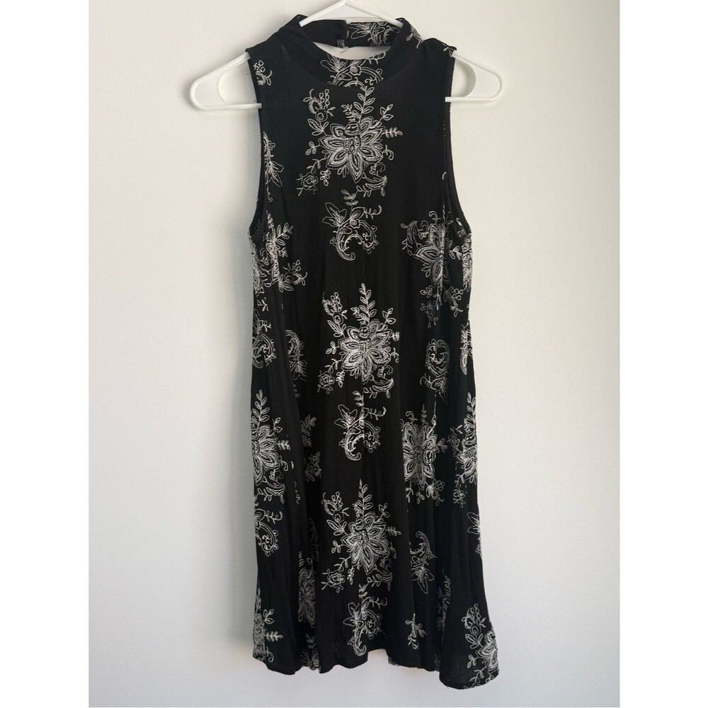Vintage City Triangles Black Embroidered Mini Dress Halter Neck Size Large